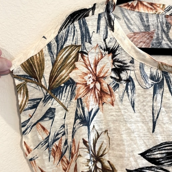 C & C California Women’s Knit Top Cream & Blue 100% Linen Floral Coastal Grandma - Picture 6 of 11